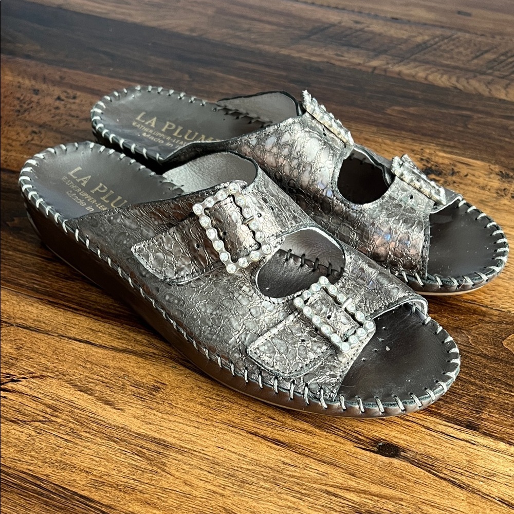 La Plume Jen Rhinestone Leather Slide 39 Silver Like New